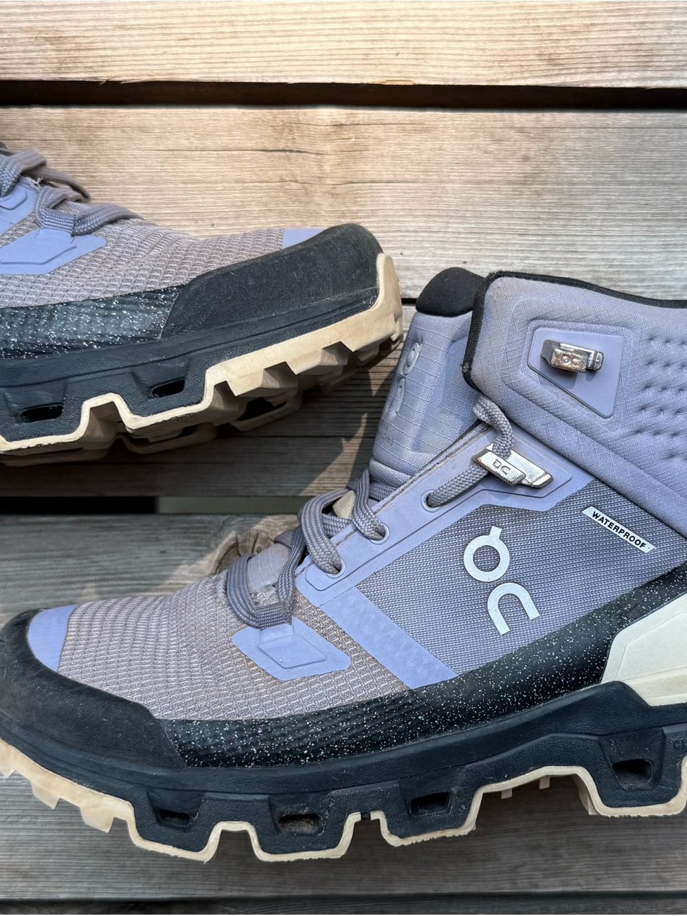 On Running Men's Waterproof Trail Boots in Gray and Black - Picture 5 of 7